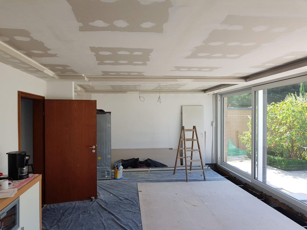 Trockenbau Deckenverkleidung – abgehängte Decke in Wohnraum